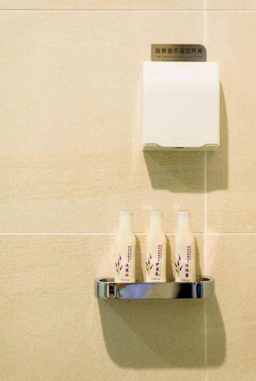 Lavande Hotel (Guangzhou Chimelong Shiqiao Metro Station Yifa Pedestrian Street)