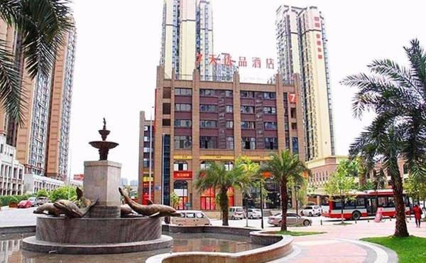 7Day Premium Chengdu Railway East Station Capitaland Square Branch