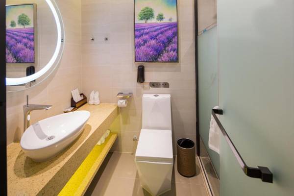Lavande Hotel (Foshan West Railway Station Shishan University Town)