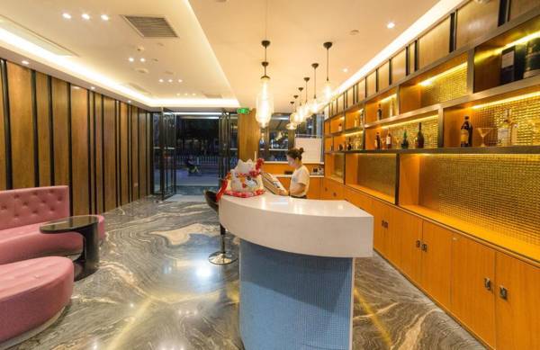 Zmax Guangzhou Jiangtai Road Metro Station