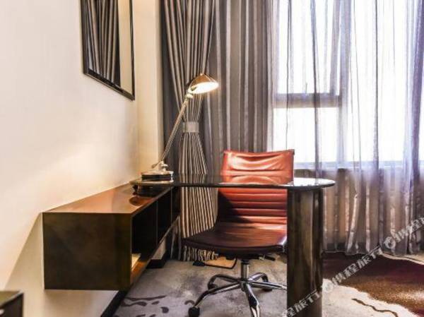 Workspace - Calvin Hotel (Guangzhou Rongchuang Wenlvcheng)