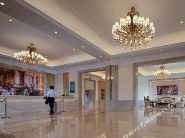 Vienna International Hotel (Guangzhou South Railway Station Sanshan)