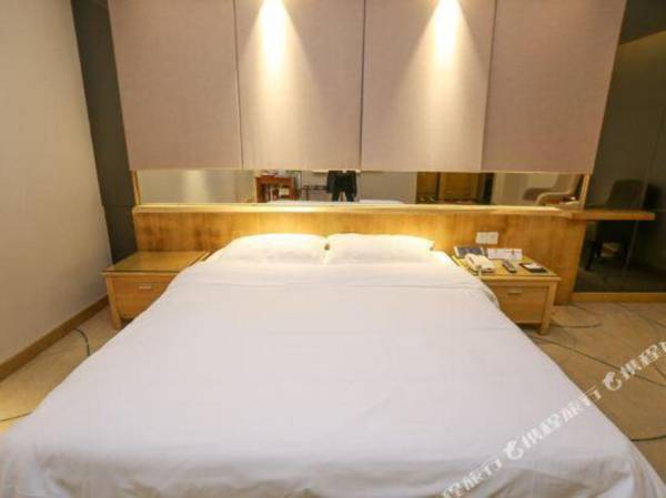 Super 8 Hotel (Guangzhou Panyu Shiqiao Yifa Pedestrian Street)