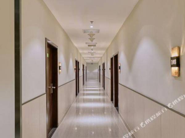 Xingyi Chain Hotel Jiangxia Metro Station