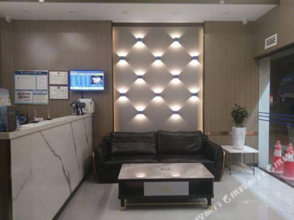 Hua Tian You Pin Jiu Dian Guang Zhou Chen Jia Ci Di Tie Zhan Dian