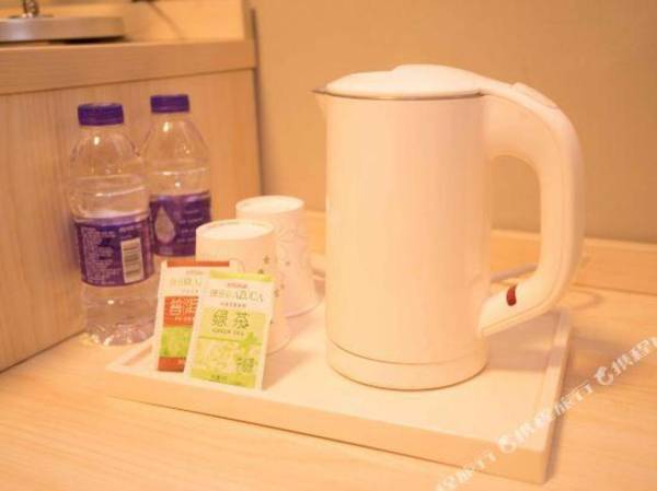 Jin Bai Zi Jiu Dian (Guang Zhou Zhong Shan Yi Dong Shan Kou Di Tie Zhan Dian )