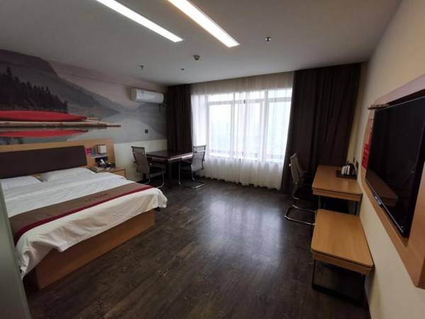 Thank Inn Hotel Jiangxi Ganzhou Huichang County Tongluowan Square