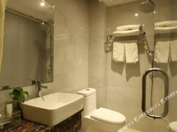 Luzhou Yinghao Holiday Hotel