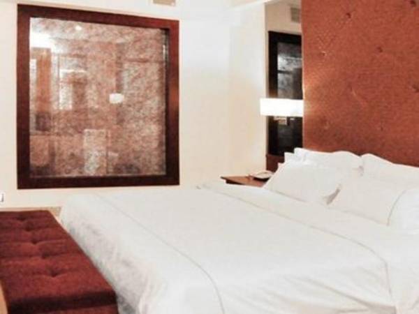 V.crown Holiday Hotel