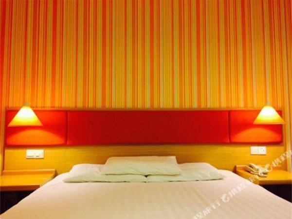 Home Inn · NEO (Yalu River Railway Station Store Chaohan Style Street Dandong)