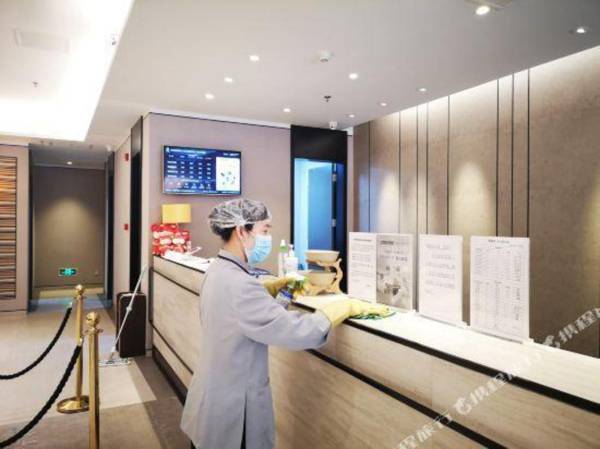 Home Inn Plus (Dalian Development Zone Jinma Road Wanda Plaza)