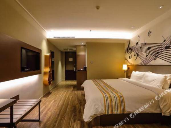 Home Inn Plus (Dalian Development Zone Jinma Road Wanda Plaza)