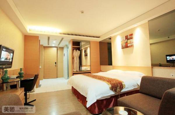 Da Lian Guo Ji Jiu Dian Gong Yu Zhong Shan Guang Chang Huo Che Zhan Dian