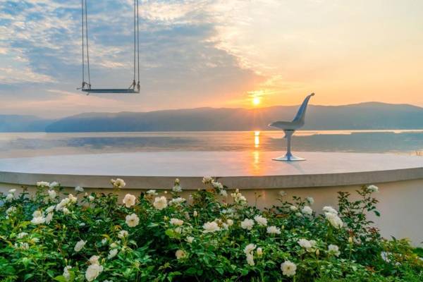 Dali Nest Secret Garden Lake View Inn