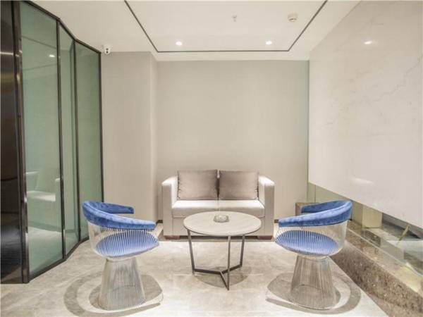 7 Days Premium North Railway Station North Square Center