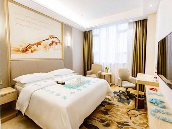 Vienna Hotel Chongqing Yangjiaping Pedestrian Street Light Railway Station