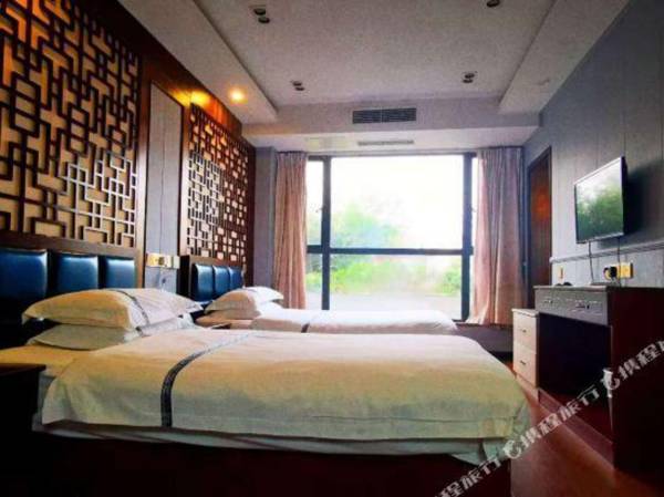 Junchen Business Hotel