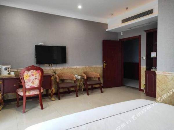 Feicui Huangguan Hotel