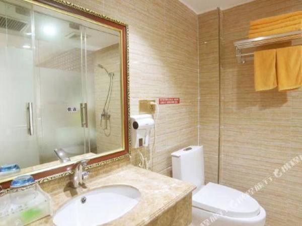 Yibainian Holiday Hotel