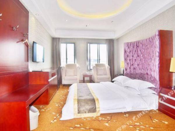 Yibainian Holiday Hotel