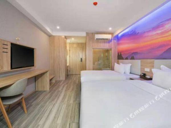 Yushangju Hotel(Chongqing Jinjian Road Metro Station)