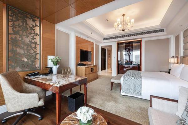 Workspace - The Ritz-Carlton Chengdu