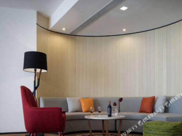 Mi Hotel (Chengdu Huayang Haichang Polar Ocean World)