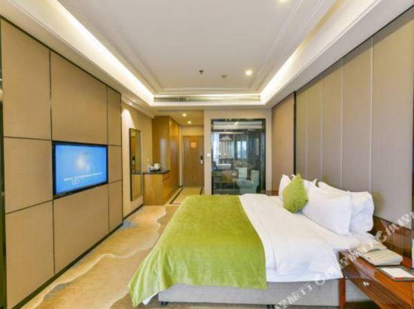 Kong Gang Ming Zhu Jiu Dian (Cheng Dou Shuang Liu Guo Ji Ji Chang Dian )