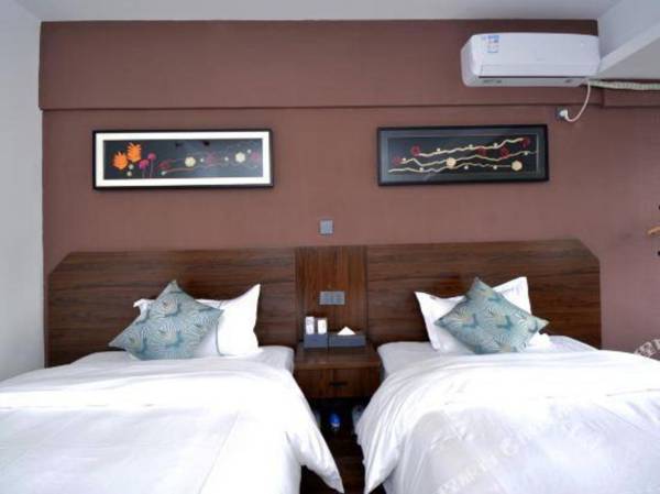 Yuge Hotel (Chengdu West Station Store)