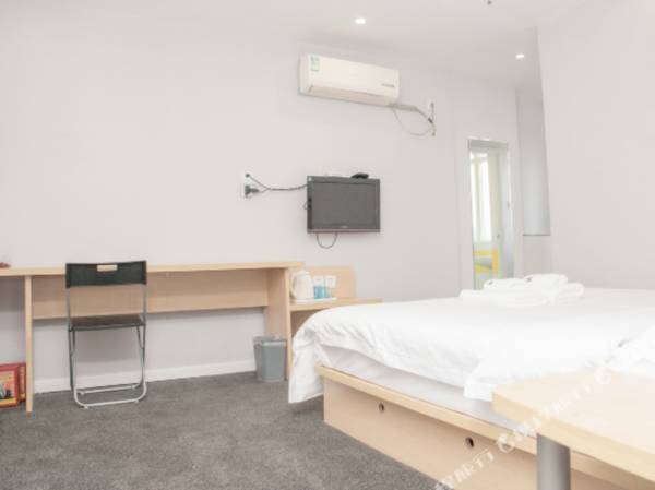 Qi Qi Jiu Dian (Cheng Dou Huo Che Bei Zhan Si Ma Qiao Di Tie Zhan Dian )