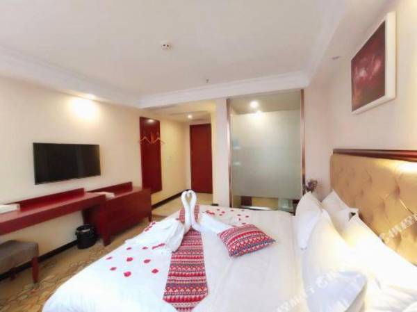 Lu Dao Jing Pin Jiu Dian Cheng Dou Long Zhua Yan Di Tie Jin Nan Tian Jie Dian