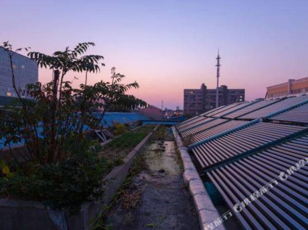 Qing Zhu Jiu Dian Dong Fang Zhi Xing (Chun Qiu Yan Cheng Da Xue Cheng Dian )