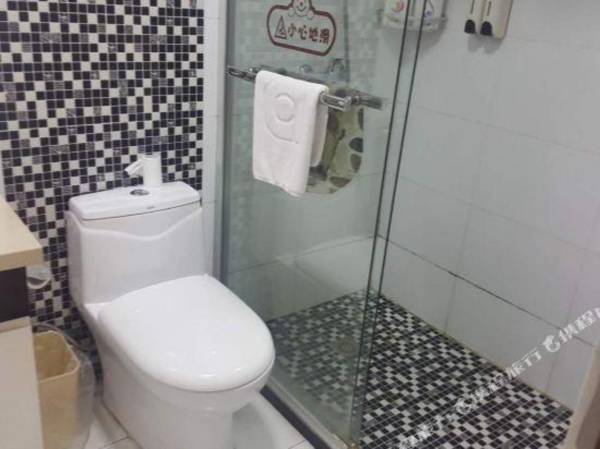 Qing Zhu Jiu Dian Dan Qing Bai He Chang Zhou Gao Tie Bei Zhan Dian