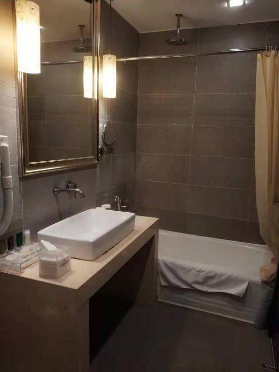 Jianguo Hotspring Hotel