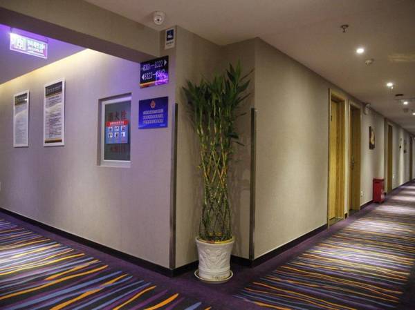 Super 8 Beijing Chaoyang Park Dongfeng South Road Hotel