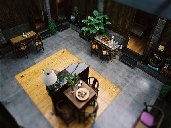 Kelly‘s Courtyard Hotel