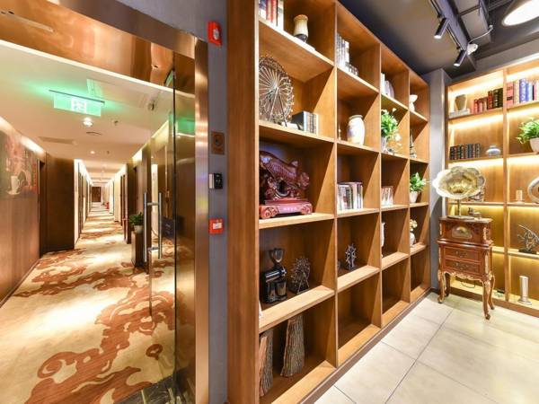 James Joyce Coffetel·Beijing South Muxiyuan  Metro Station