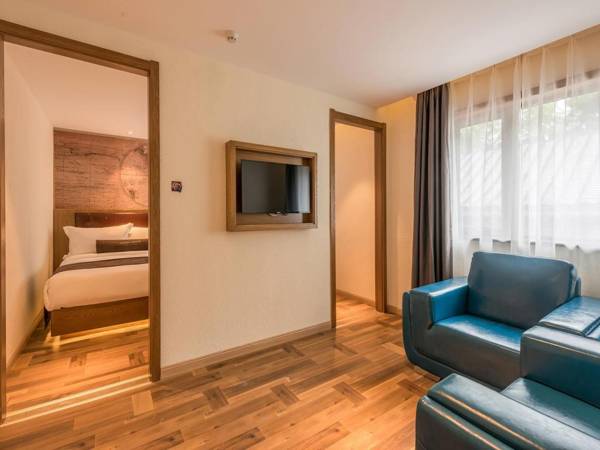 James Joyce Coffetel· Beijing Subway Station