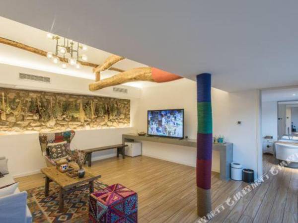 Colour Yard Guesthouse