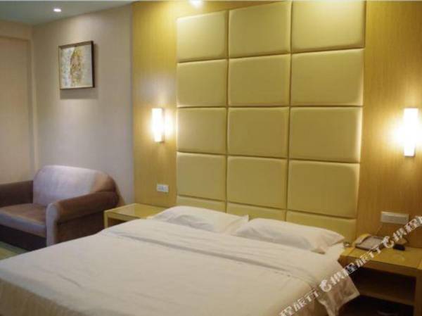 Le Dao Shang Wu Jiu Dian Liu Zhou Gu Bu Jie Gao Tie Zhan Dian