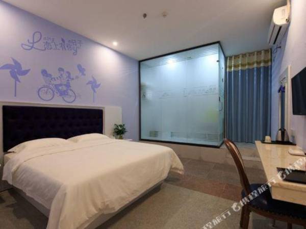 Hao Yue Da Jiu Dian Liu Zhou Yu Feng Shan Gu Bu Jie Shang Ye Cheng Dian