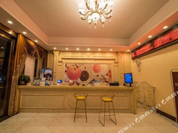 Hao Yue Da Jiu Dian Liu Zhou Yu Feng Shan Gu Bu Jie Shang Ye Cheng Dian