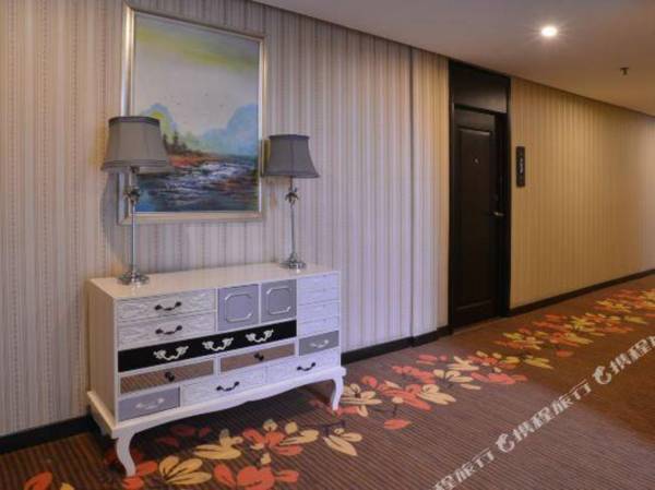 Jun Ling Da Jiu Dian Liu Zhou Gao Tie Zhan Dian