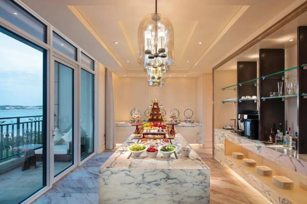 Hilton Dalian Golden Pebble Beach Resort