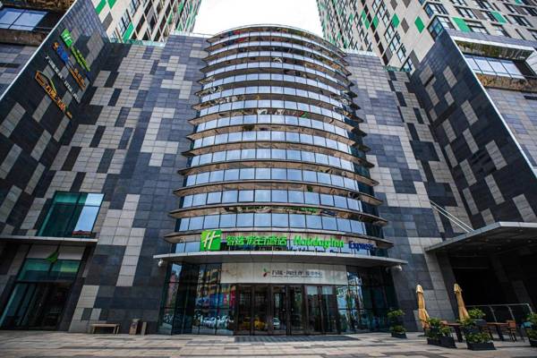 Holiday Inn Express Yingkou Onelong Plaza an IHG Hotel