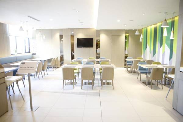 Holiday Inn Express Yingkou Onelong Plaza an IHG Hotel