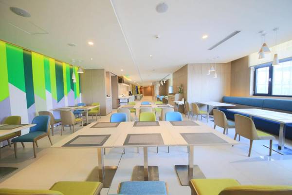 Holiday Inn Express Yingkou Onelong Plaza an IHG Hotel