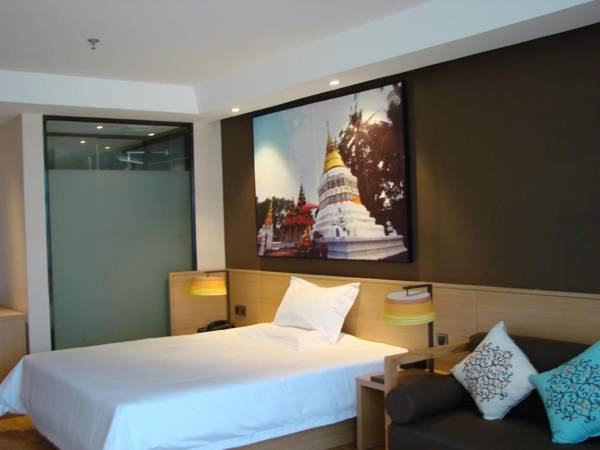 IU Hotel Ruili Nanmao Street