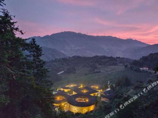 Tulou Viewing Platform Inn