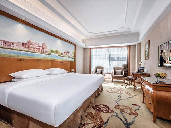 Vienna International Hotel Xinyang Yangshan New District